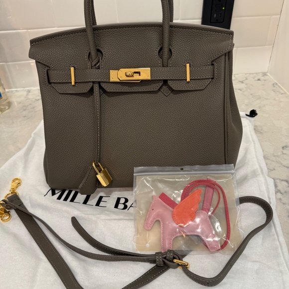 Mille Gabrielle 30cm Gray bag plus charm - Picture 3 of 16